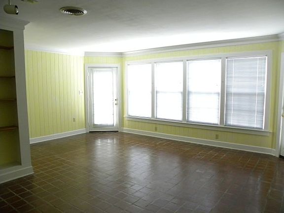 3rd image of 31 Fairway Dr