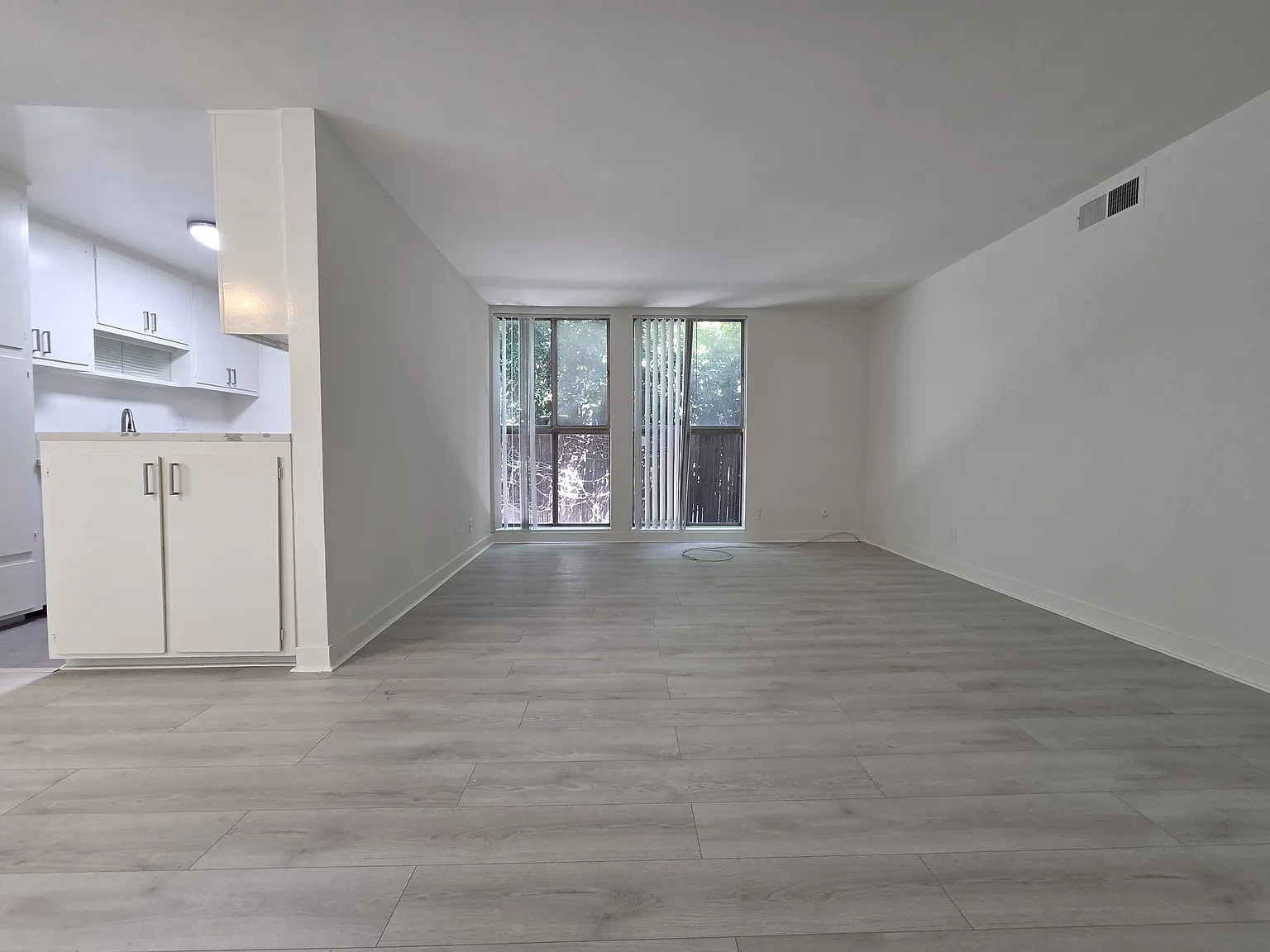 2 bed, 1100 sqft, $3,295 — Photo 4