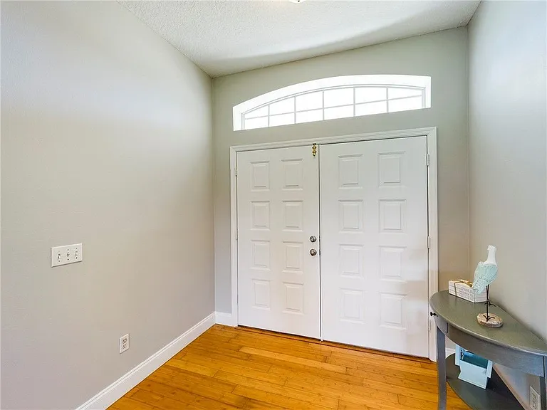 135 Bristol St — Photo 3
