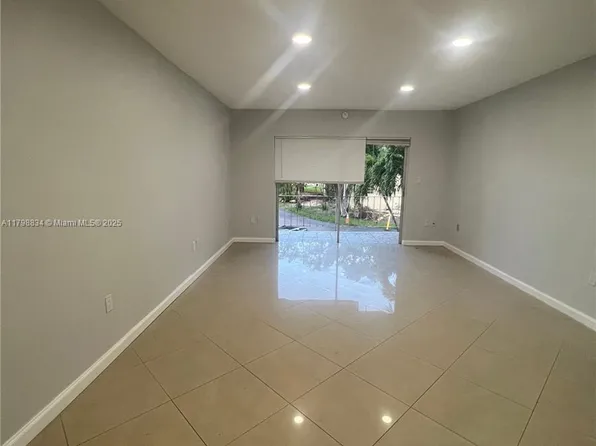7368 SW 82nd St APT E215, Miami, FL 33143