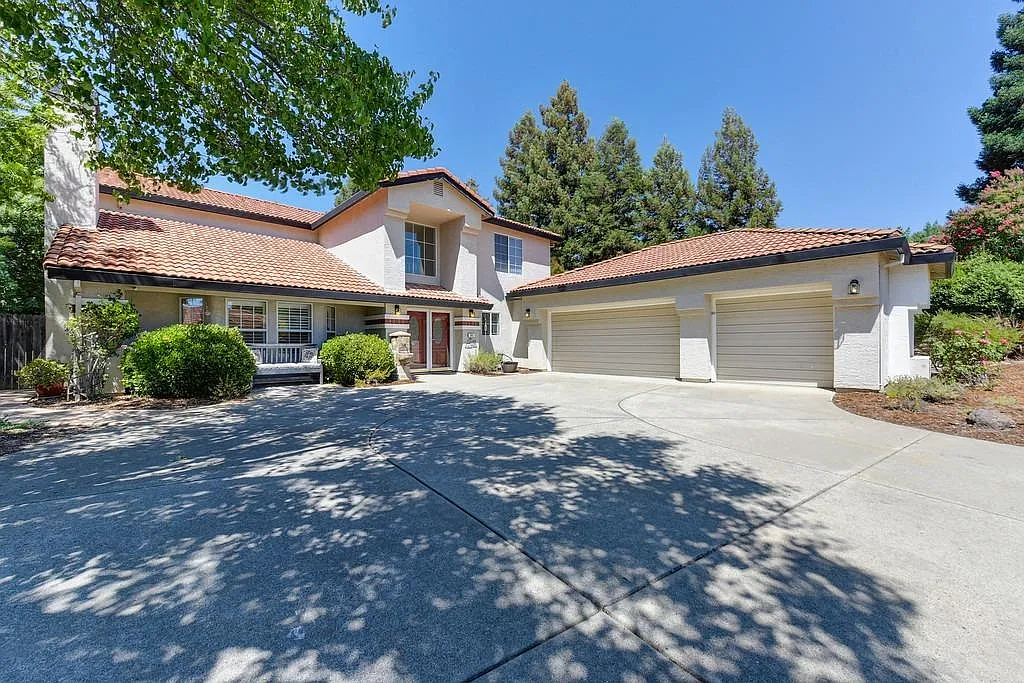 302 Provence Ln photo 1