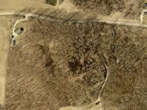 Avon Rd NE, Carrollton, OH 44615