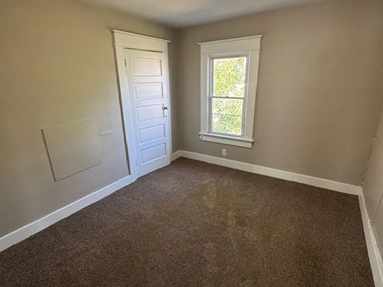 2816 James St — Photo 7