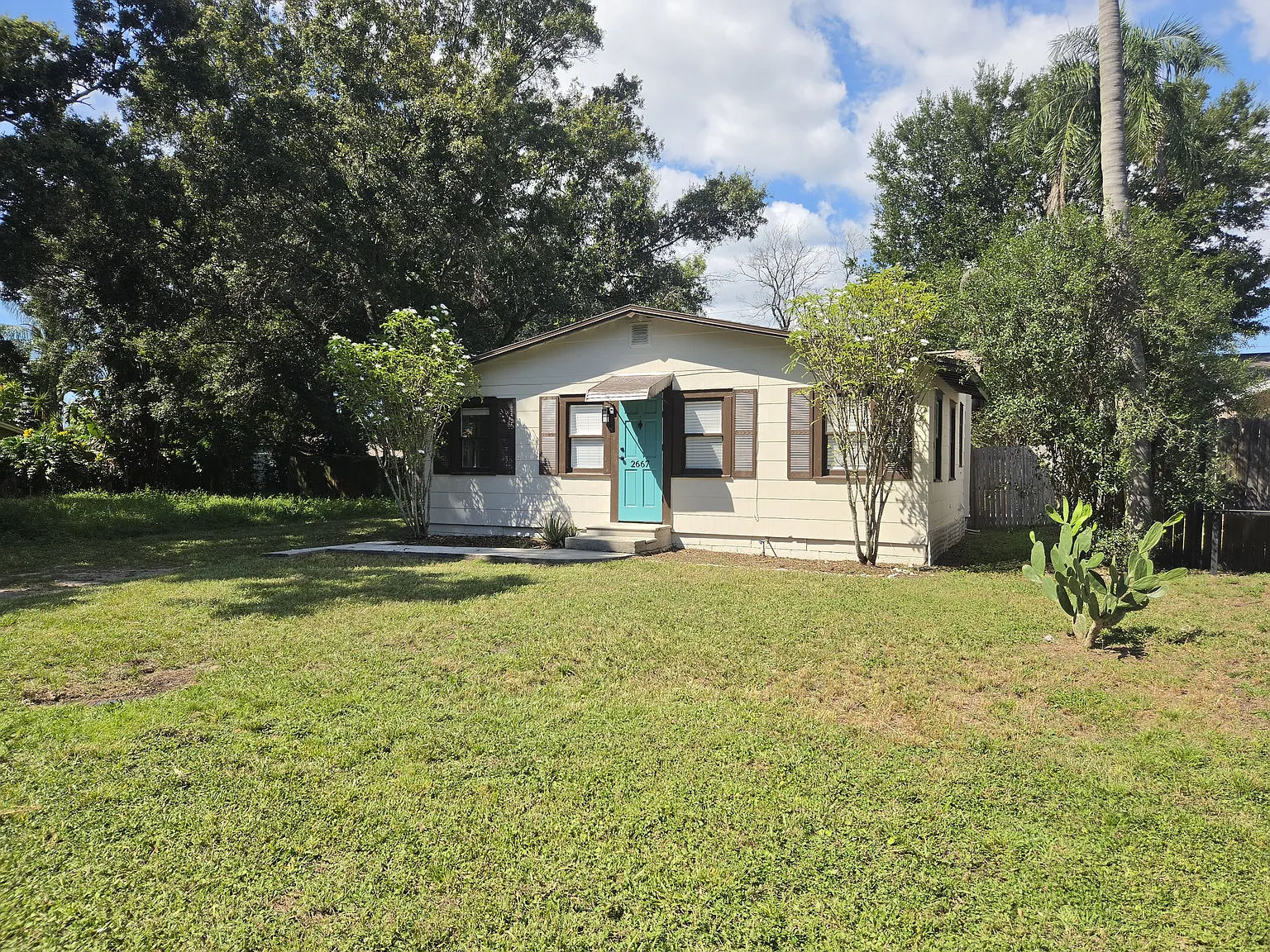 3 bed, 850 sqft, $2,000 — Photo 3