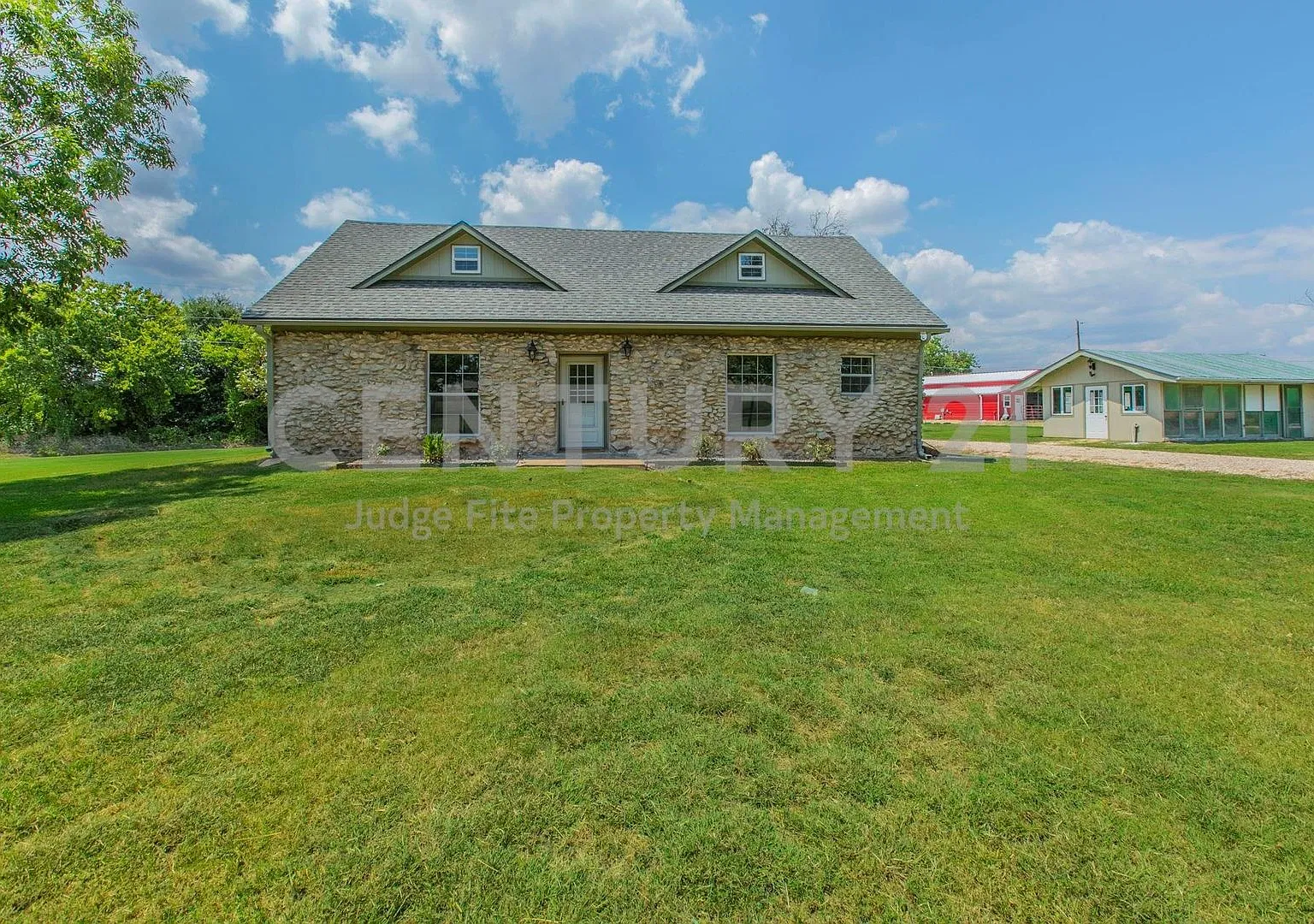 Stunning 2-Story 4/3 Home Situated on 2+ Acres in Woodway For Rent! — Photo 1