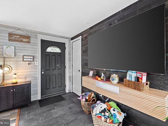 3rd image of 102 Cashmere Way