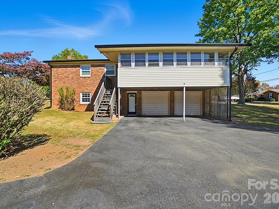 3rd image of 2601 Entrance Ave