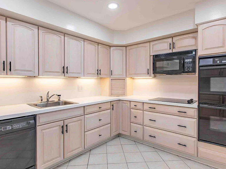 29 Stonehenge Cir #2 — Photo 13