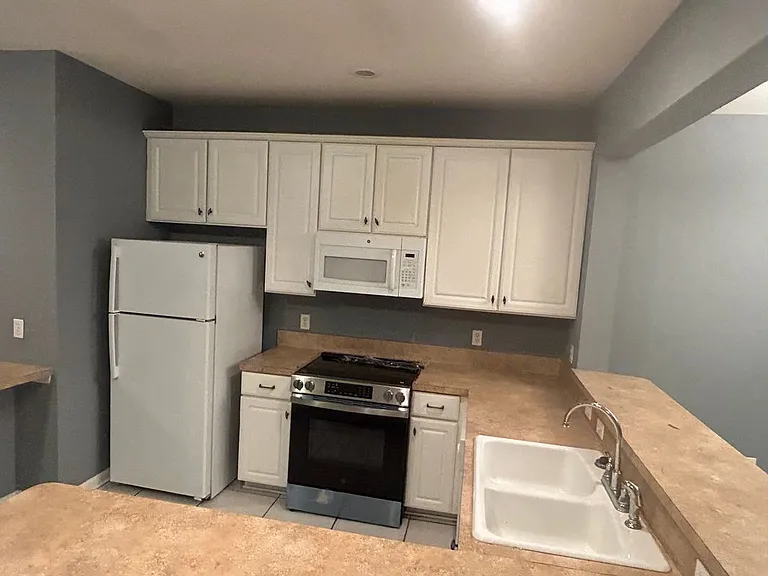 1325 Stone Rd #502 — Photo 5