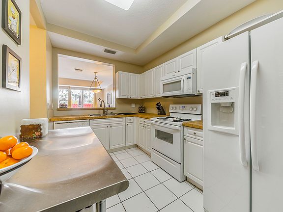 3rd image of 11340 NW 42nd Ter