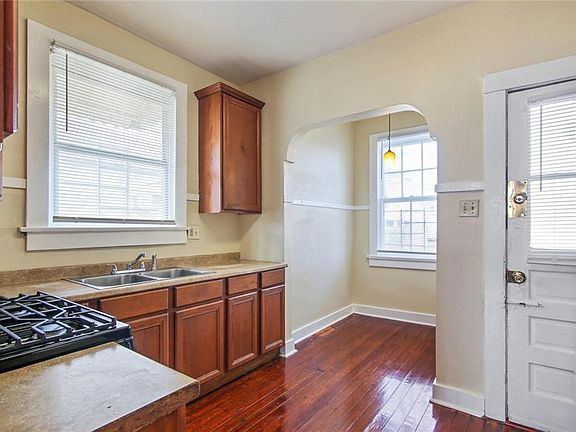 4th image of 3647 Clermont Dr
