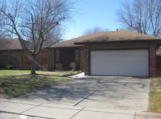 207 S Cedarbrook Ave, Springfield, MO 65802