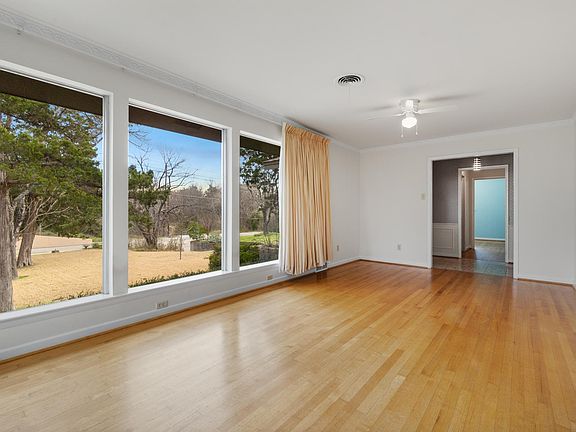 2nd image of 825 N Hampton Rd