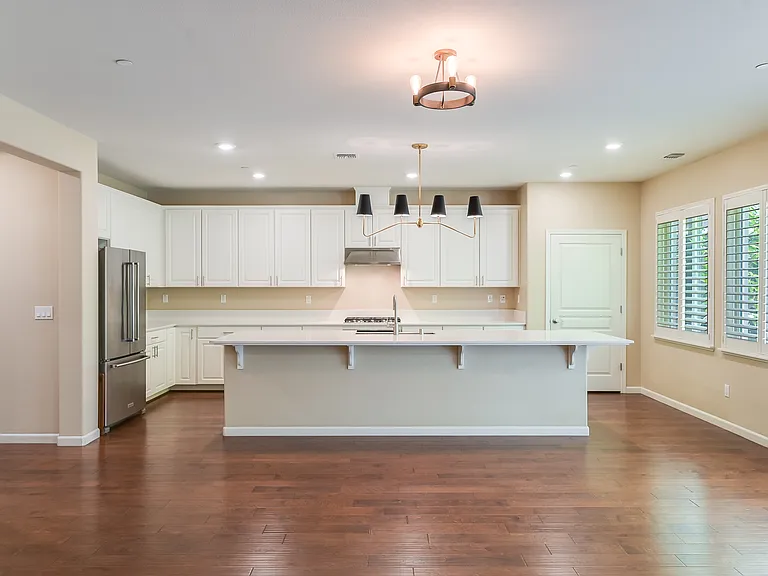 5533 Kennedy Pl — Photo 2