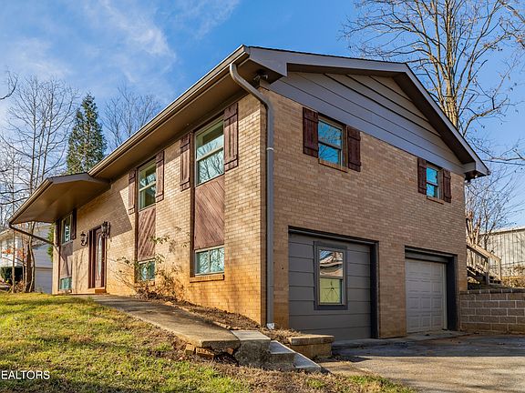 2nd image of 10509 Blakewood Dr