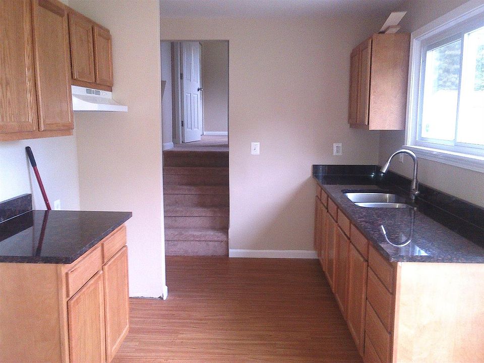 2nd image of 2333 Pineridge Ct