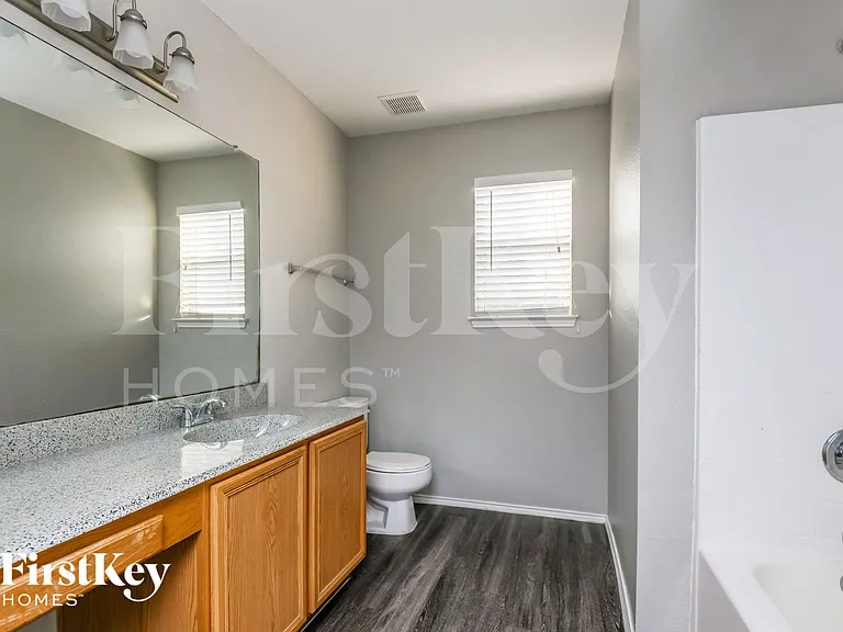 1604 Alcazar Plz — Photo 9