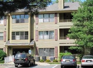 601 Chester Ct, Helmetta, NJ 08828