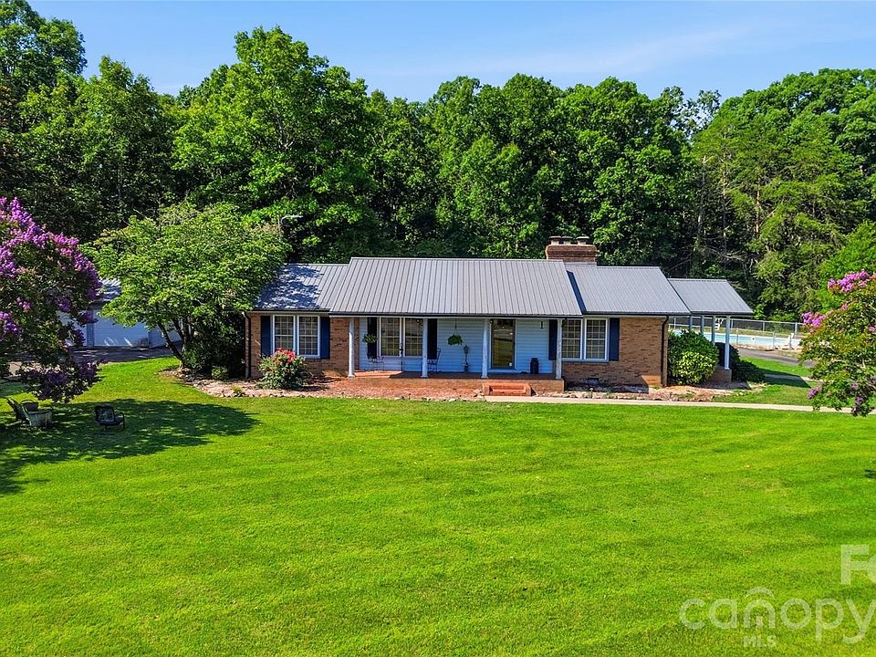 1st image of 828 Ferry Rd