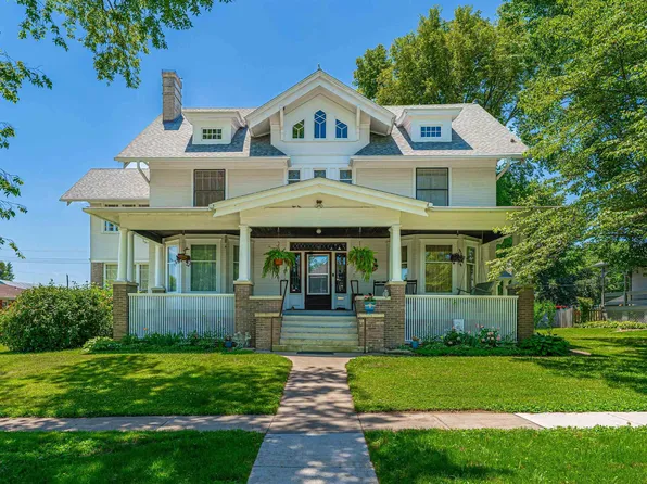 819 E Chestnut St, Mason City, IL 62664
