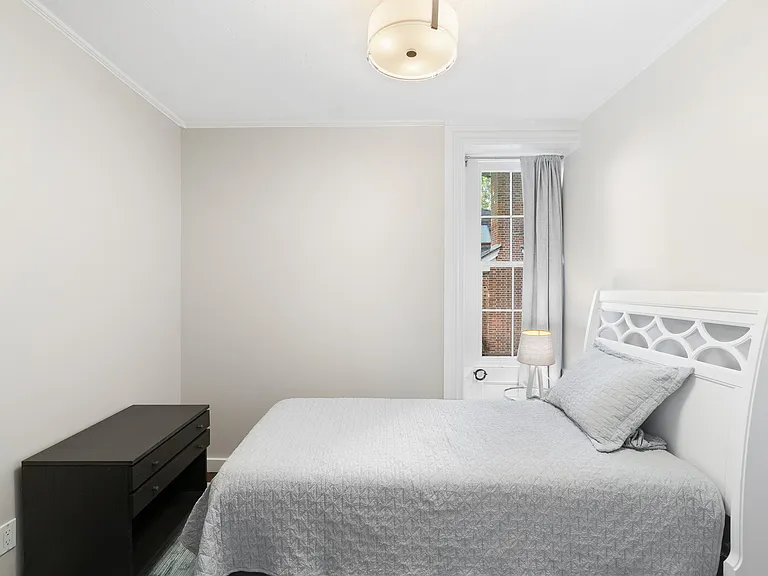 77 Coggeshall Ave — Photo 18