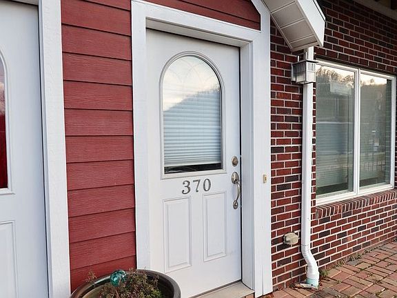 3rd image of 370 Frontier Ave