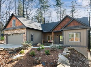 1217 Ugugu Dr, Brevard, NC 28712