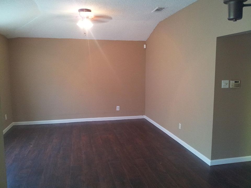 1st image of 1113 Suburban Dr