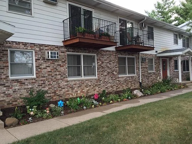 2023 Mayflower Dr — Photo 2