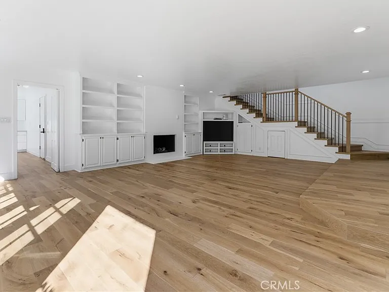 515 Kings Pl — Photo 24