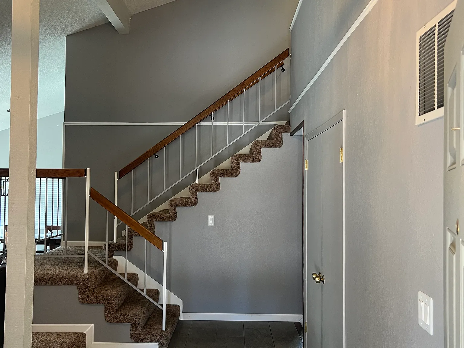 9 bed, 3800 sqft, $1,100 — Photo 2