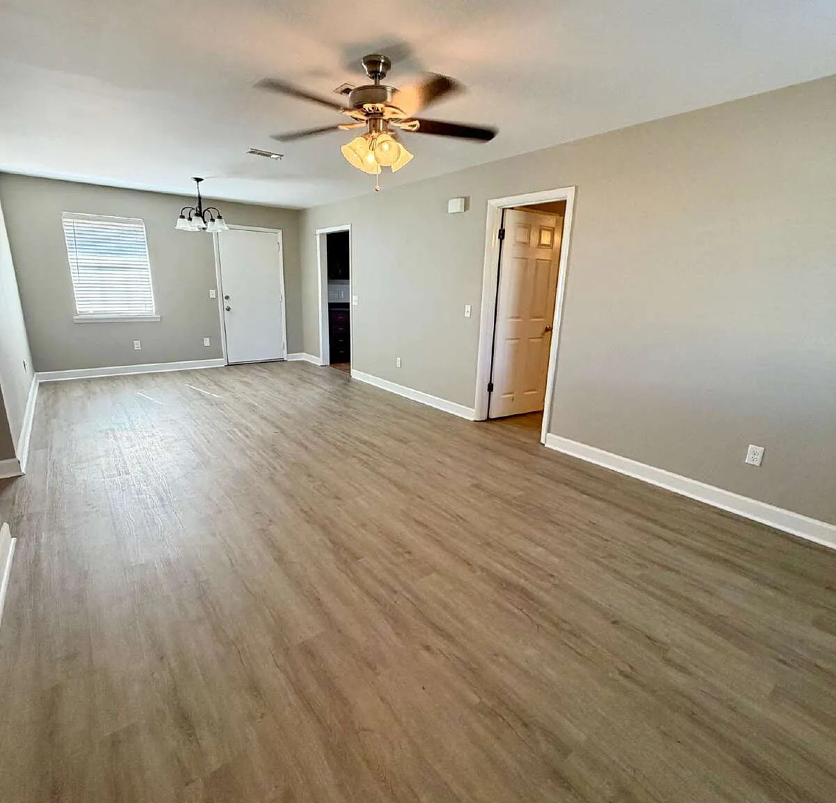 3 bed, 2.0 bath, 1107 sqft, $1,400 — Photo 2