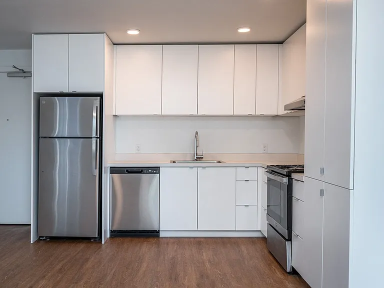 Rockwood Village Apartments — Photo 30