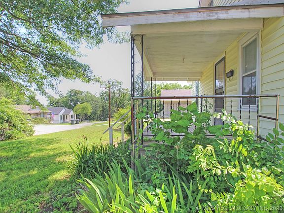 4th image of 1416 E University Ave