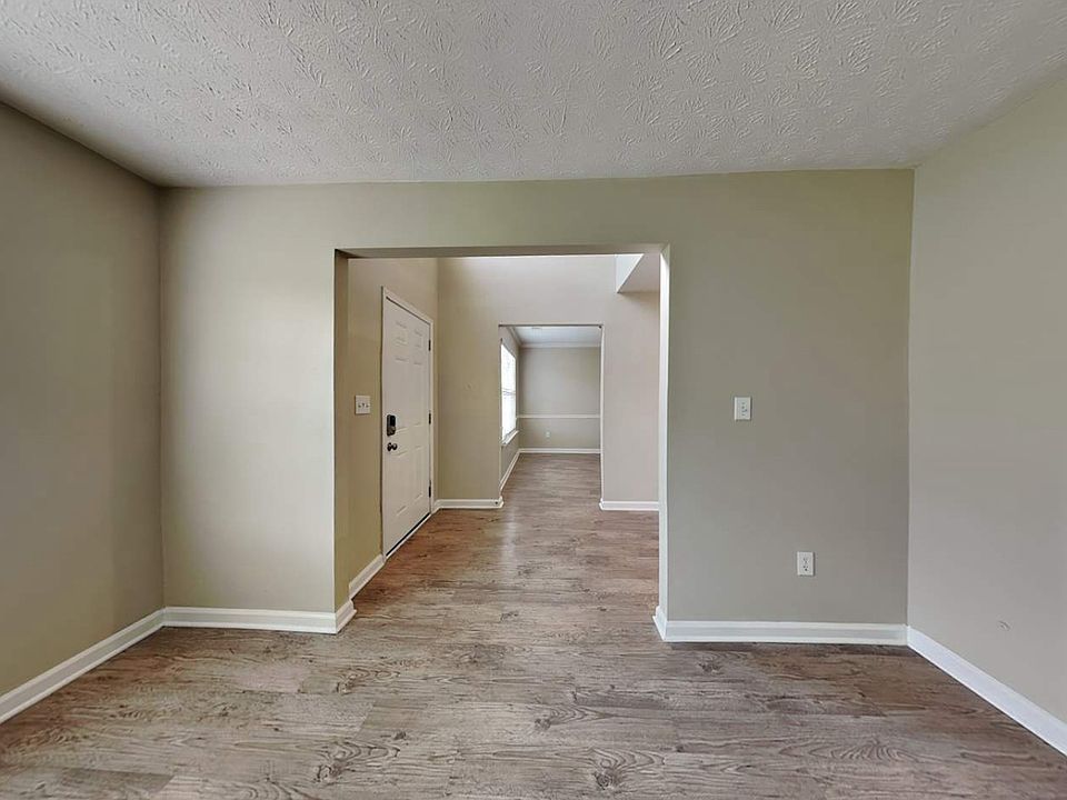 1st image of 932 Gaynor Ave
