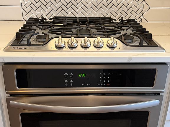 Gas Cooktop & Electric Oven