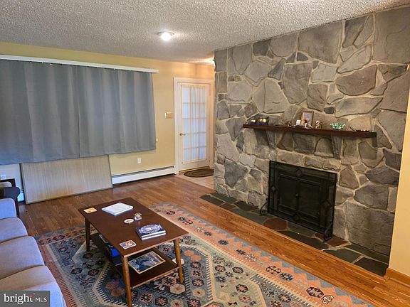 5th image of 1906 Colonial Rd