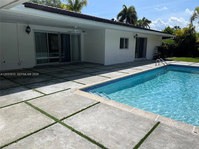 7361 SW 117th Ter — Photo 2