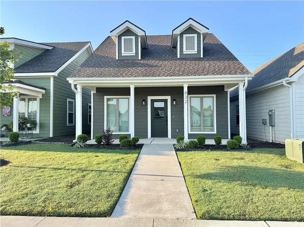 832 NE Heights Ln, Bentonville, AR 72712
