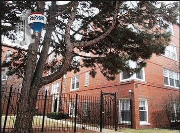 1st image of 2410 W Farragut Ave