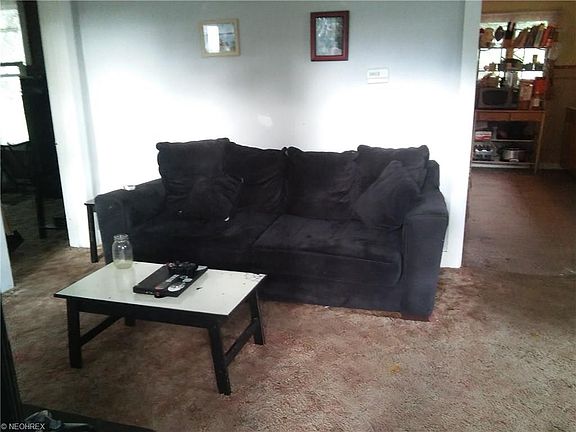 4th image of 326 Elyria St
