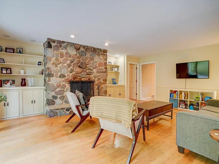 210 Shiloh Dr — Photo 8