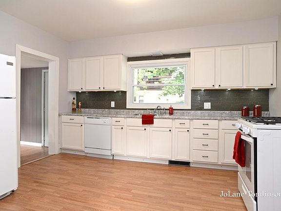 3rd image of 811 8th St NW