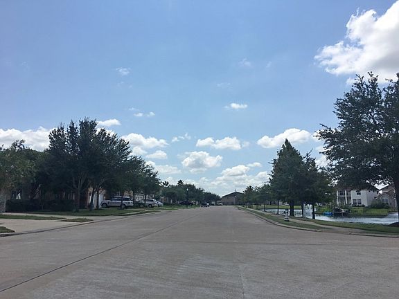 4th image of 2935 Lake Shore Harbour Dr