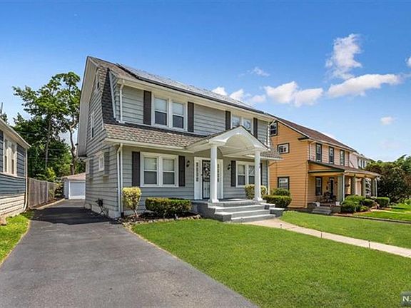 2nd image of 70 Kenwood Pl