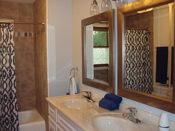 4th image of 9944 Queen Oaks Dr