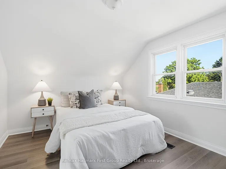 573 Sinclair St — Photo 20