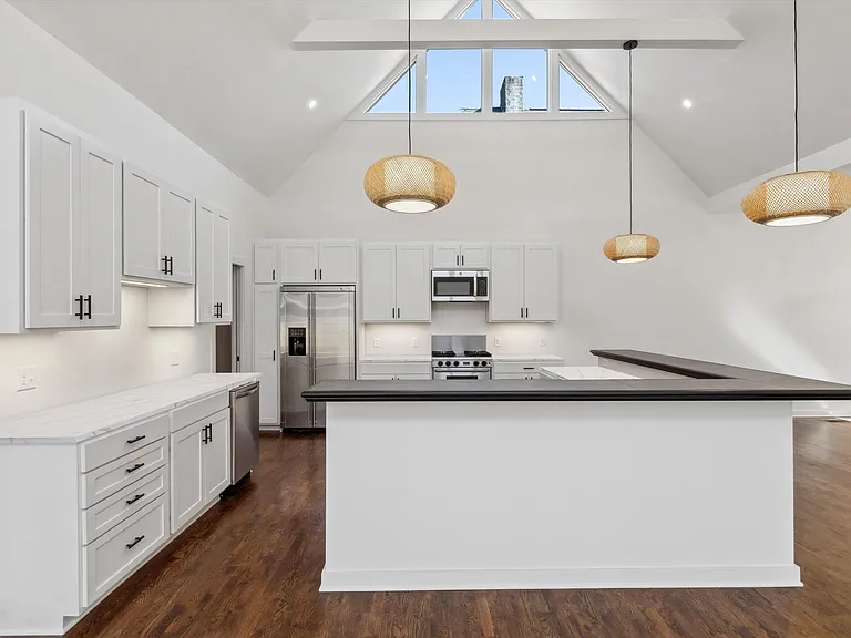 2060 Carr Ave — Photo 6