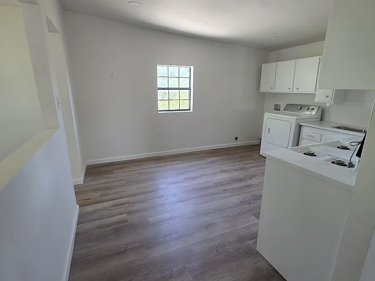 709 W Washington St — Photo 8