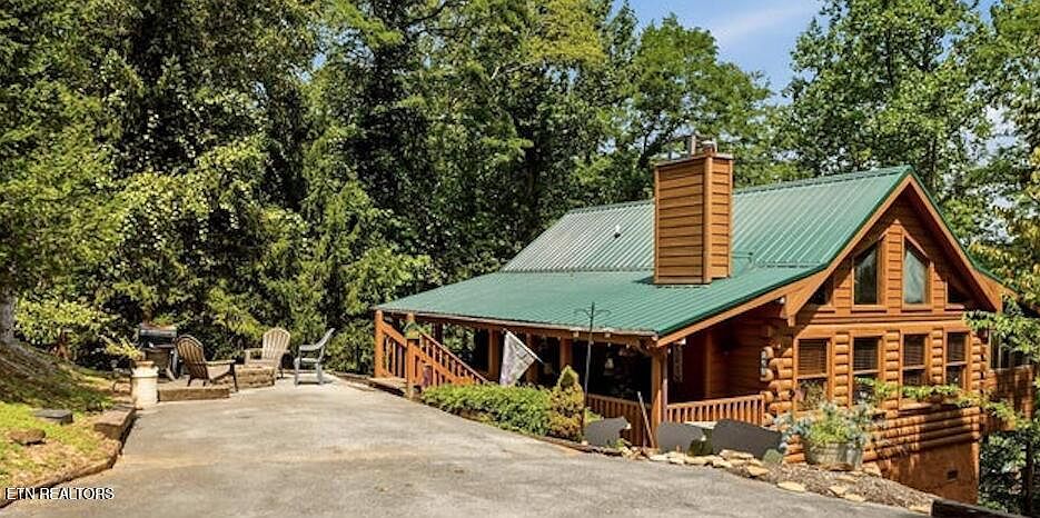 1st image of 919 Deer Run Way